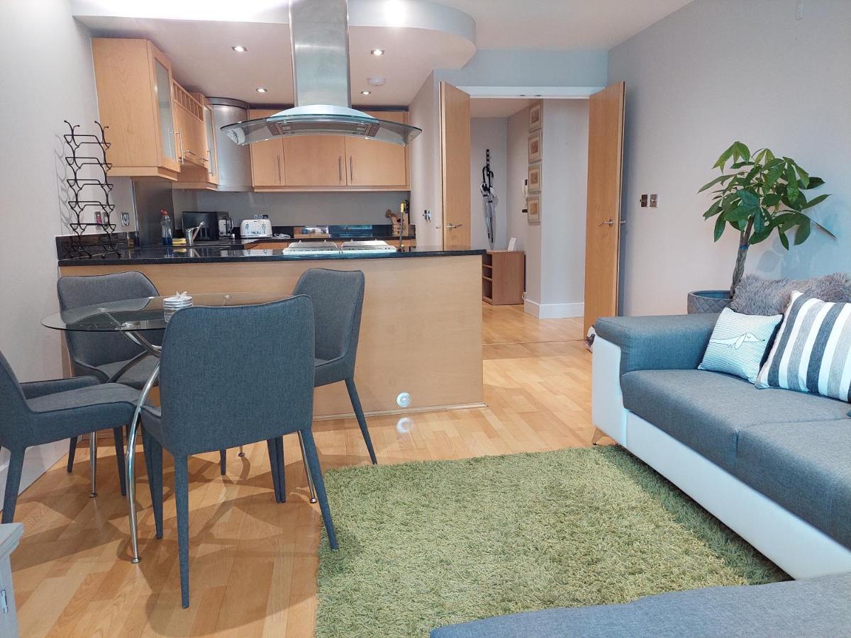 1 Bed Suite, Waterside, Canary Wharf * Londres